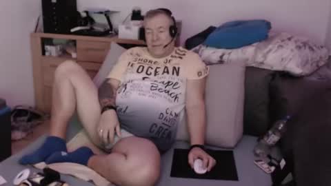 Snapshot of stranger1966 chatting on October 29, 12:40 pm Stranger online show from October 29, 12:40 pm