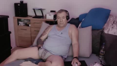 Snapshot of stranger1966 chatting on November 1, 9:50 pm Stranger online show from November 1, 9:50 pm