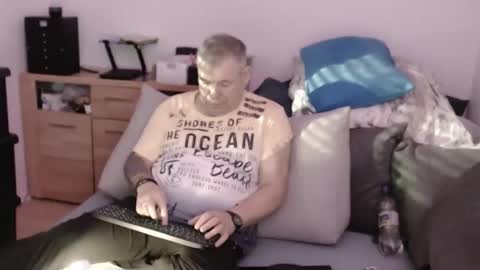 Snapshot of stranger1966 chatting on November 3, 9:21 am Stranger online show from November 3, 9:21 am