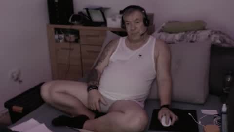 Snapshot of stranger1966 chatting on November 17, 8:47 pm Stranger online show from November 17, 8:47 pm