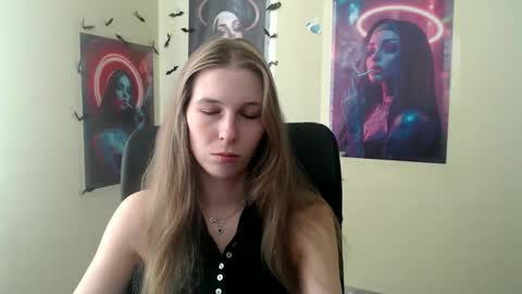 Snapshot of stranger_giirl chatting on May 7, 6:08 am Amalia online show from May 7, 6:08 am