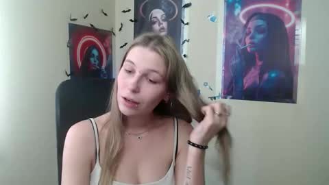 Snapshot of stranger_giirl chatting on May 11, 11:49 am Amalia online show from May 11, 11:49 am