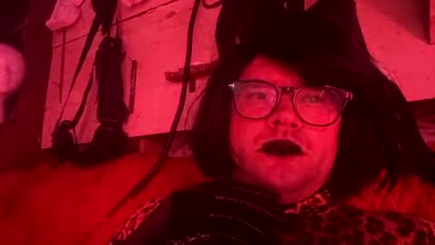 Snapshot of strangespence chatting on July 8, 3:44 am Mistress kinki online show from July 8, 3:44 am
