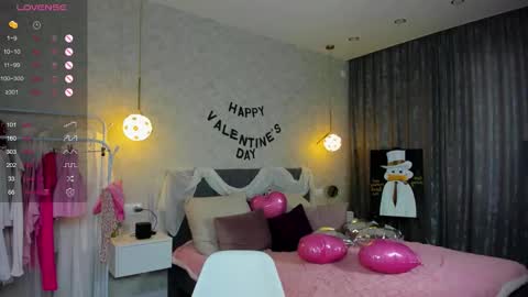 Laura online show from February 15, 7:51 am