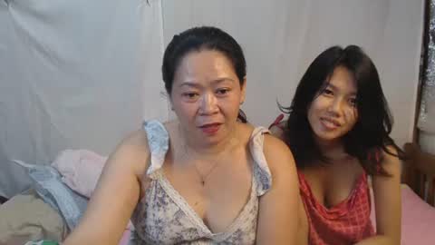 Snapshot of strawberries_19 chatting on July 13, 1:36 pm chell online show from July 13, 1:36 pm