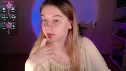 Snapshot of strawberry_juli chatting on May 4, 1:45 am Juli online show from May 4, 1:45 am