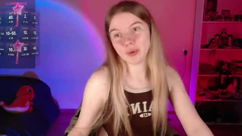 Snapshot of strawberry_juli chatting on May 18, 5:46 am Juli online show from May 18, 5:46 am