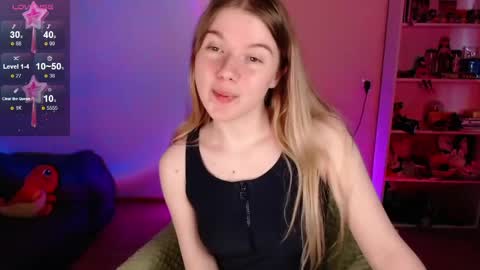 Snapshot of strawberry_juli chatting on June 6, 5:34 am Juli online show from June 6, 5:34 am
