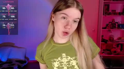 Snapshot of strawberry_juli chatting on June 15, 3:09 am Juli online show from June 15, 3:09 am