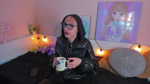 strawberry_kitty_ online show from November 3, 3:30 am