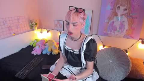 strawberry_kitty_ online show from November 8, 4:23 am