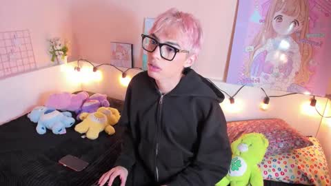 strawberry_kitty_ online show from November 17, 3:56 am