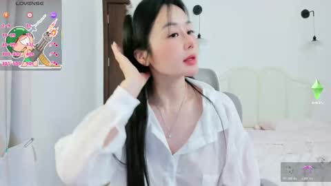 Snapshot of strawberry_loveee chatting on February 8, 4:43 pm strawberry_loveee online show from February 8, 4:43 pm