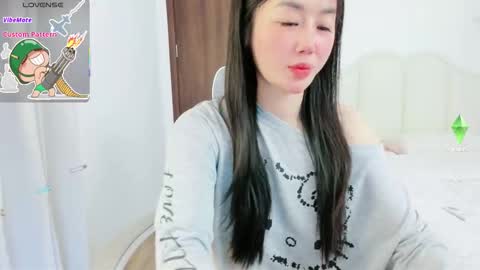 Snapshot of strawberry_loveee chatting on February 10, 5:06 pm strawberry_loveee online show from February 10, 5:06 pm