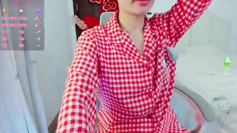 Snapshot of strawberry_loveee chatting on February 21, 5:14 pm strawberry_loveee online show from February 21, 5:14 pm
