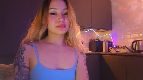 Snapshot of strawberrypie99 chatting on February 21, 4:52 pm Tati and Lola online show from February 21, 4:52 pm