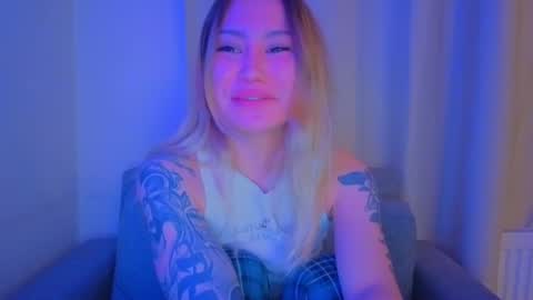 Snapshot of strawberrypie99 chatting on March 8, 5:28 pm Tati and Lola online show from March 8, 5:28 pm