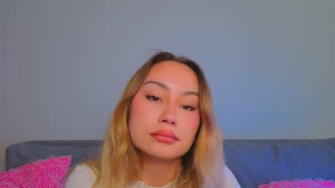 Snapshot of strawberrypie99 chatting on March 17, 10:40 am Tati and Lola online show from March 17, 10:40 am