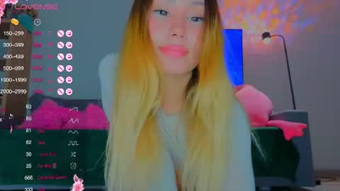 Tati and Lola online show from July 30, 4:06 pm