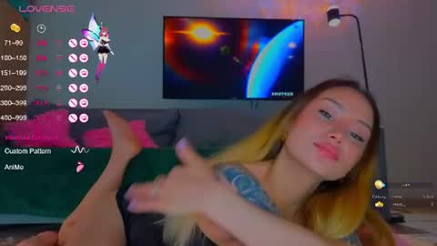 Tati and Lola online show from August 4, 4:09 pm