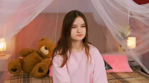 Snapshot of strawbunnybite chatting on June 3, 3:06 pm Bunny online show from June 3, 3:06 pm