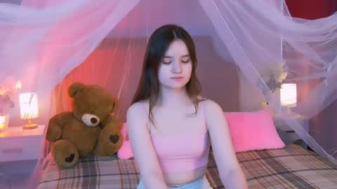 Snapshot of strawbunnybite chatting on June 7, 2:43 pm Bunny online show from June 7, 2:43 pm