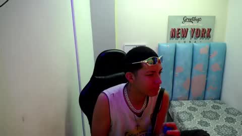 Street online show from May 1, 6:12 pm