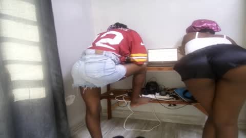 streetlioness online show from December 17, 1:39 pm