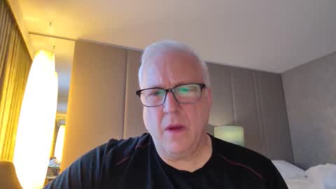 Snapshot of strkgforyou chatting on October 24, 10:22 am Stroking For You online show from October 24, 10:22 am