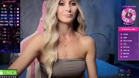 Snapshot of strongalice chatting on July 23, 9:35 pm The best athletic body on the site online show from July 23, 9:35 pm