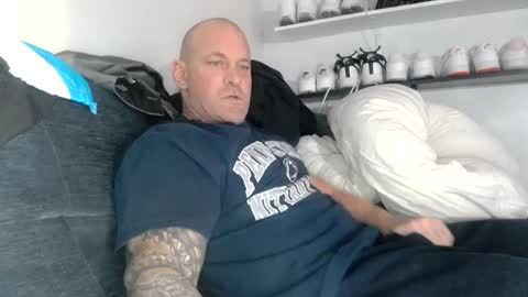 Snapshot of strongandhard073 chatting on January 22, 4:12 pm StrongAndHard online show from January 22, 4:12 pm