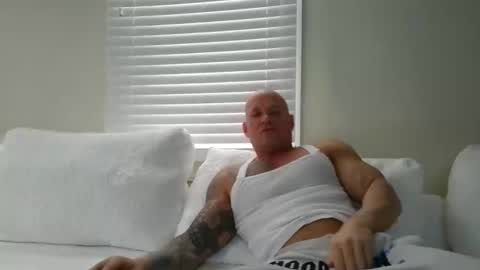 Snapshot of strongandhard073 chatting on December 17, 2:34 pm StrongAndHard online show from December 17, 2:34 pm