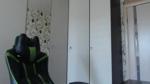 Snapshot of strongass18 chatting on May 7, 9:47 am Alex online show from May 7, 9:47 am