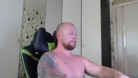 Snapshot of strongass18 chatting on June 13, 10:02 am Alex online show from June 13, 10:02 am