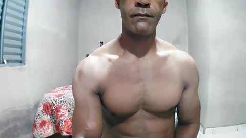 Snapshot of strongdaddyfantastic chatting on May 31, 8:32 pm strongdaddyfantastic online show from May 31, 8:32 pm