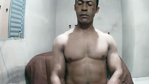 Snapshot of strongdaddyfantastic chatting on June 29, 1:33 pm strongdaddyfantastic online show from June 29, 1:33 pm