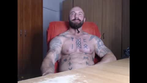 Snapshot of strongivan chatting on August 6, 4:03 am StrongIvan online show from August 6, 4:03 am