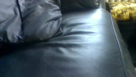 Snapshot of stud_1975 chatting on December 27, 10:01 am stud_1975 online show from December 27, 10:01 am