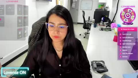 Snapshot of studcb_ chatting on August 5, 10:33 pm studcb_ online show from August 5, 10:33 pm