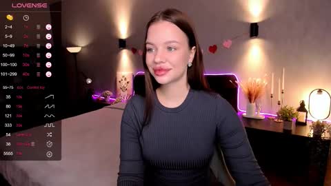 Snapshot of stuffed_cookie chatting on November 21, 7:07 am Mary online show from November 21, 7:07 am