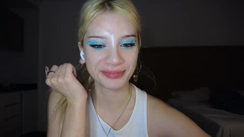 Snapshot of stuirt chatting on March 13, 11:44 pm Sofa online show from March 13, 11:44 pm