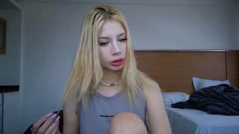 Snapshot of stuirt chatting on March 14, 1:27 pm Sofa online show from March 14, 1:27 pm