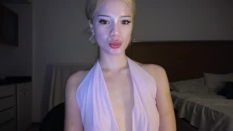 Snapshot of stuirt chatting on March 23, 10:58 pm Sofa online show from March 23, 10:58 pm