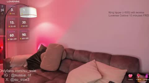 Snapshot of su_ssie chatting on June 1, 1:29 am su_ssie online show from June 1, 1:29 am