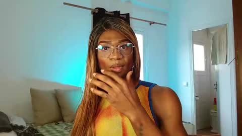 Snapshot of suannyklatten_ chatting on February 12, 12:22 pm Suanny Klatten It is my account independent online show from February 12, 12:22 pm