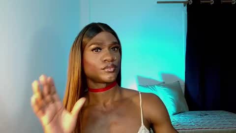 Snapshot of suannyklatten_ chatting on March 2, 4:28 am Suanny Klatten It is my account independent online show from March 2, 4:28 am