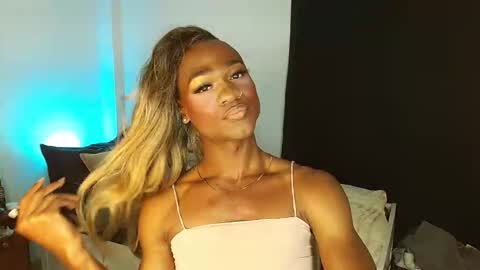 Snapshot of suannyklatten_ chatting on March 22, 7:06 pm Suanny Klatten It is my account independent online show from March 22, 7:06 pm