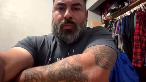 Snapshot of suavecito67 chatting on November 25, 4:01 am suavecito67 online show from November 25, 4:01 am