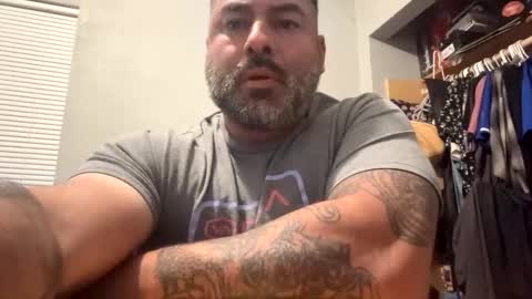 Snapshot of suavecito67 chatting on December 5, 3:15 am suavecito67 online show from December 5, 3:15 am