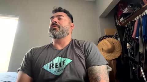 Snapshot of suavecito67 chatting on December 14, 6:01 pm suavecito67 online show from December 14, 6:01 pm